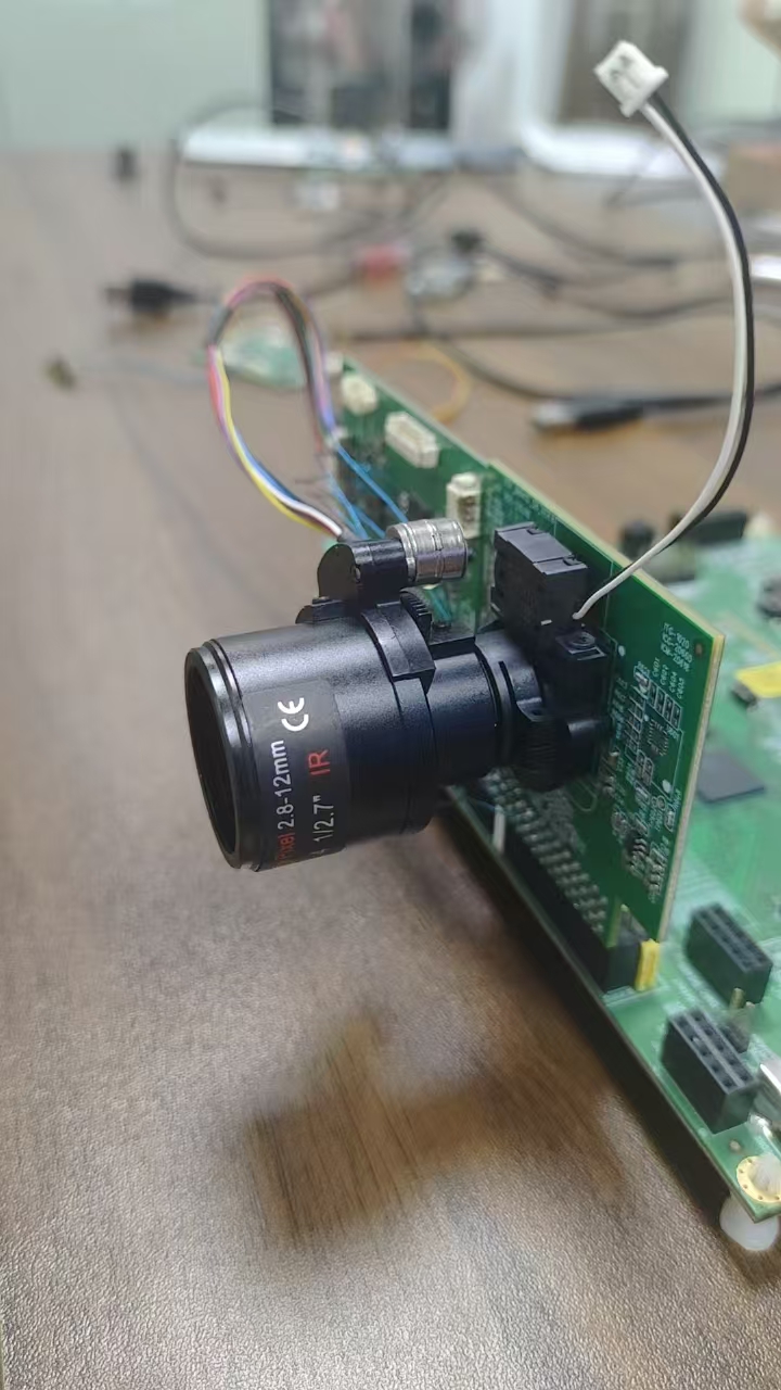 双48M 摄像头，广角+光变实现全景于特写的结合